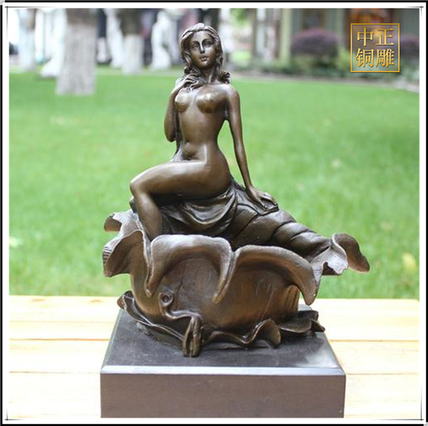 西方美女?dāng)[件.jpg 西方美女?dāng)[件.jpg