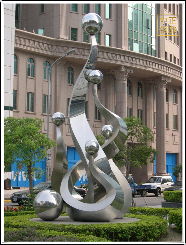 酒店門口不銹鋼雕塑.jpg 酒店門口不銹鋼雕塑.jpg