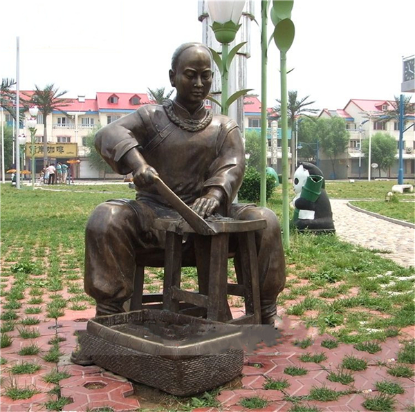 中醫切藥銅雕塑.jpg 中醫切藥銅雕塑.jpg