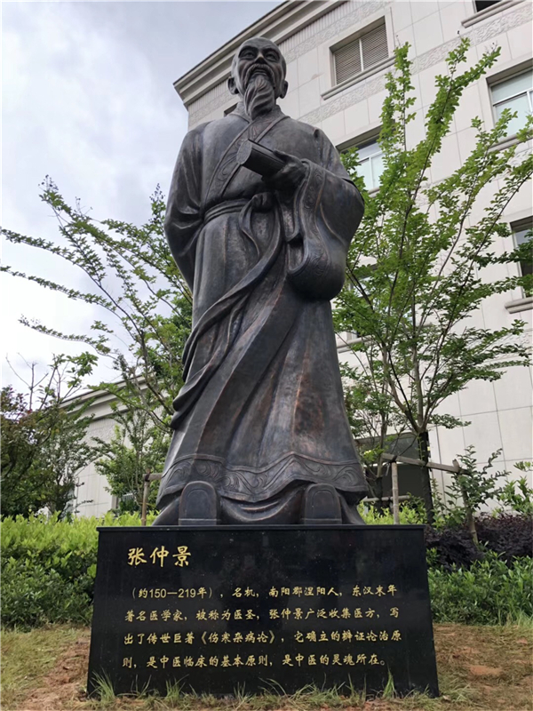 古代名醫張仲景雕塑.jpg 古代名醫張仲景雕塑.jpg