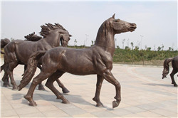 廣場(chǎng)駿馬雕塑